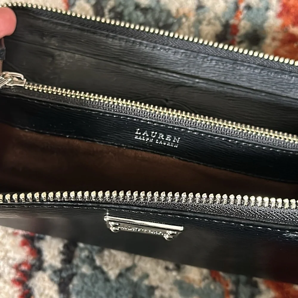 Lauren Ralph Lauren zippered wallet - Picture 4 of 8